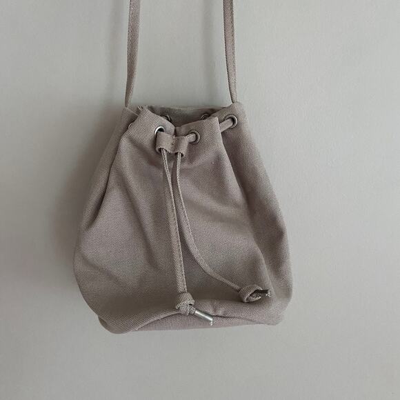 BAGGU Pull String Canvas Drawstring Barrel Crossbody Bag Tan - Picture 2 of 8